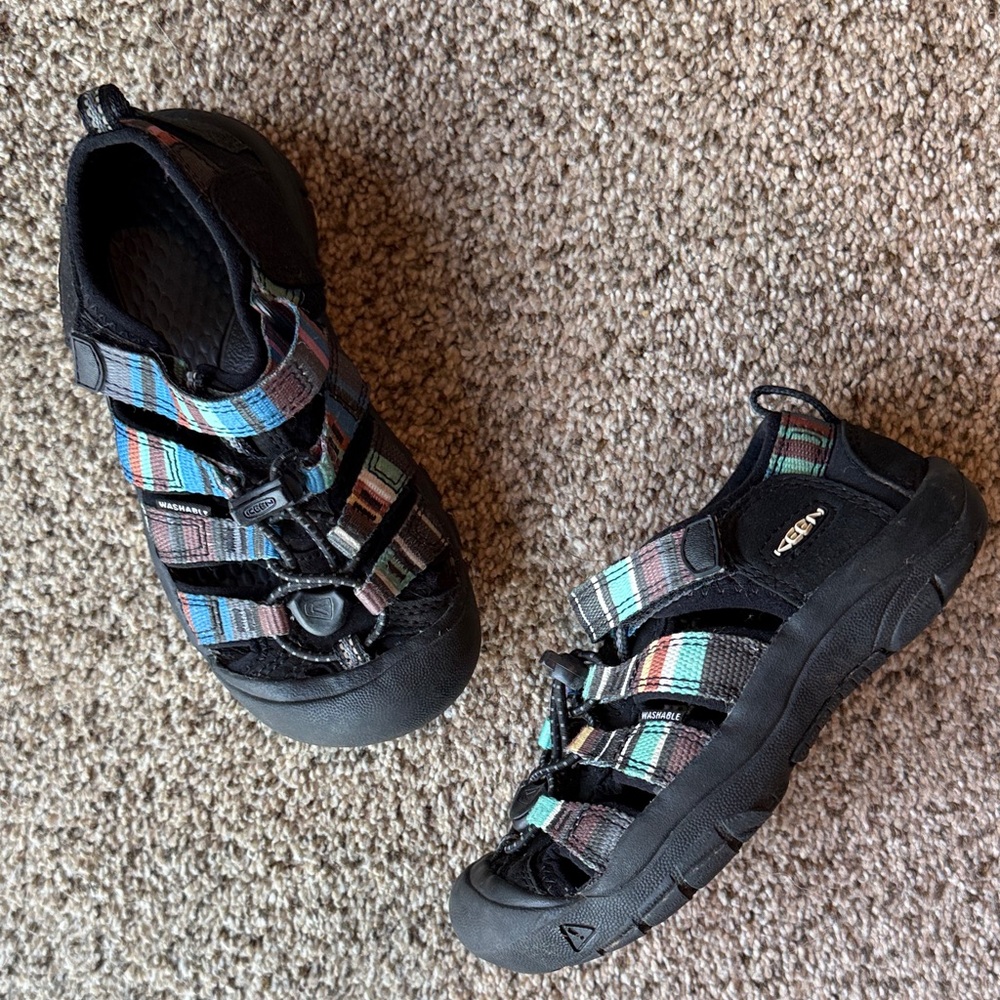 Keen | Black Sandals with Colorful Stripe Webbing